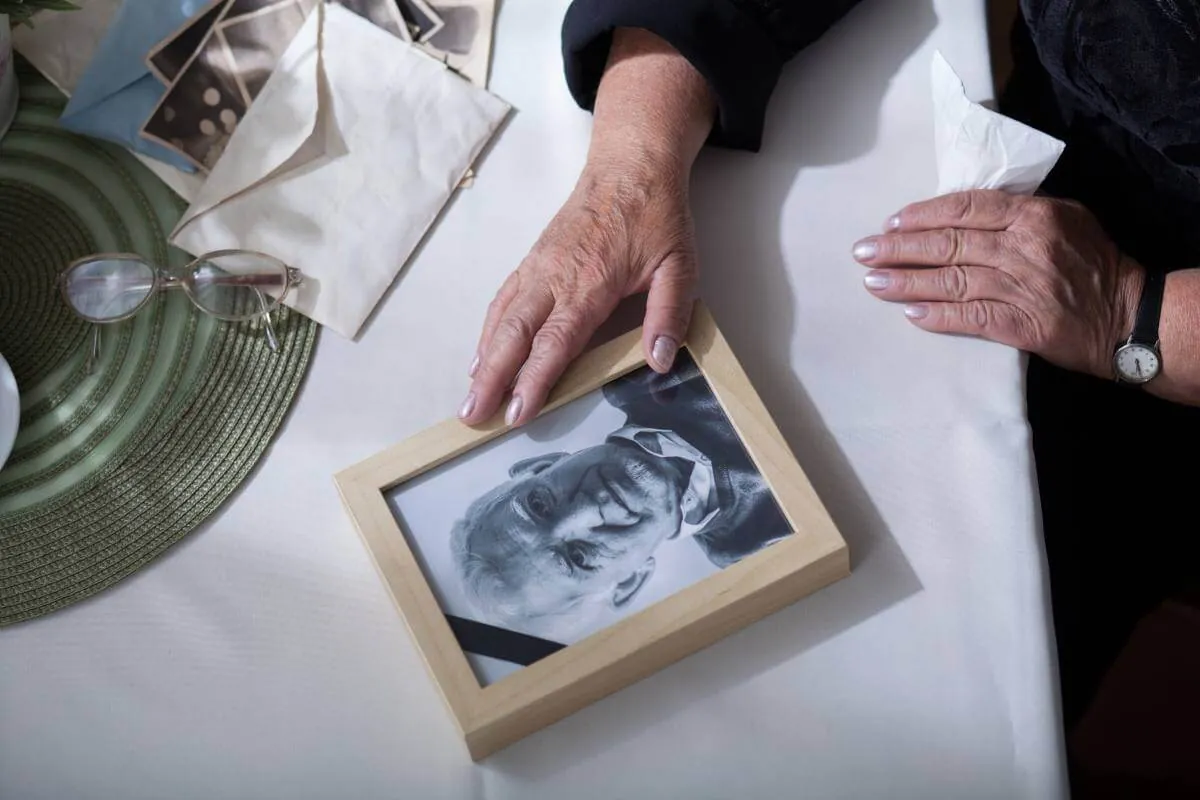 Comment déclarer un décès pour une pension et protéger les droits de sa famille ?